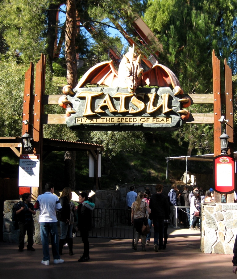 Sixflags-Tatsu-Kalifornien-TravelGrip